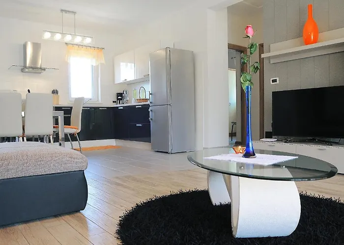 Lucija By Interhome Rasa